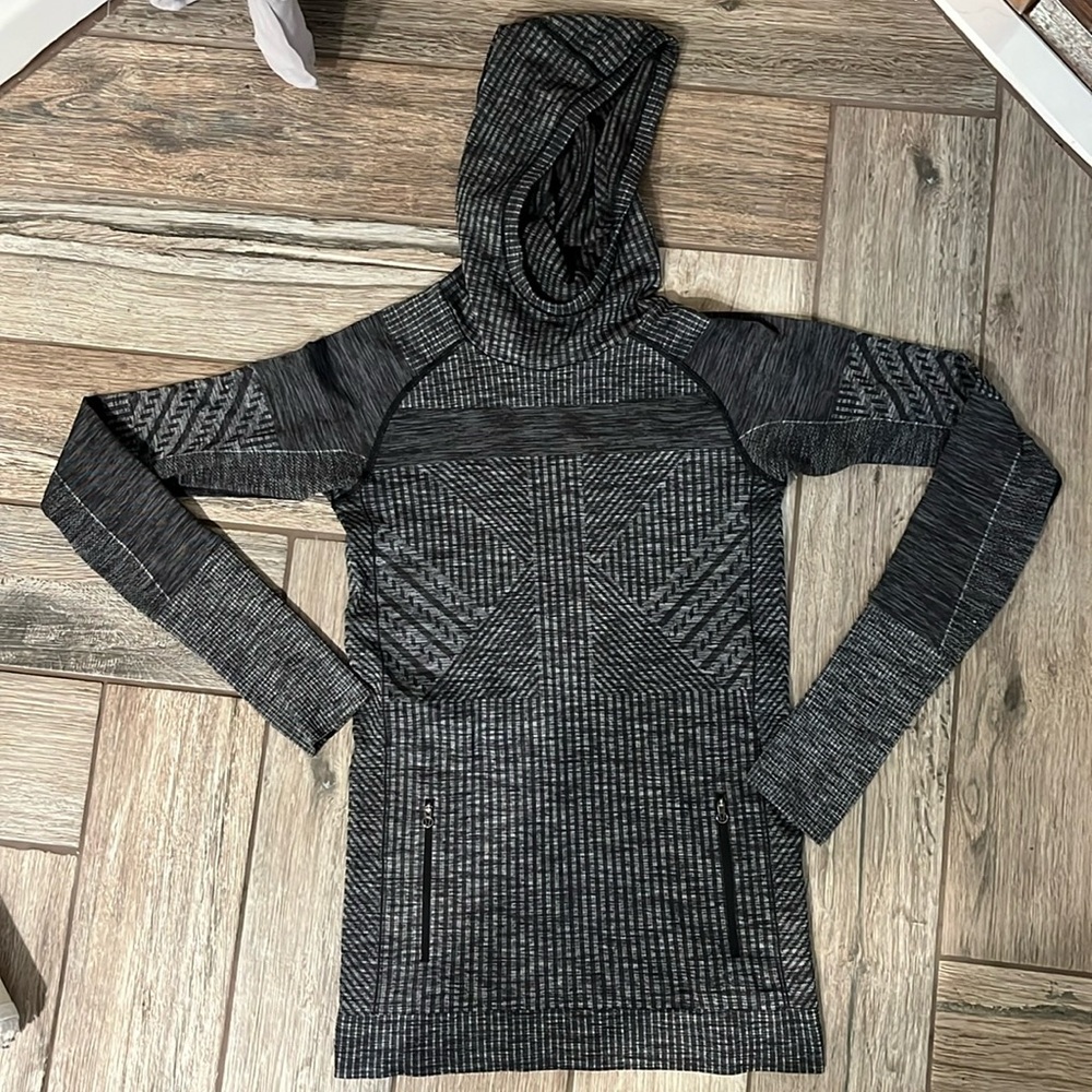 Lululemon Athletica size 6 (fits like a small) pullover with hood